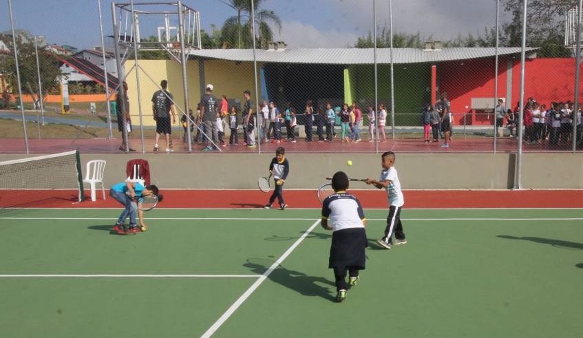 Mogi Tennis Day busca apresentar a modalidade para alunos e é uma parceria da Prefeitura com o Instituto Tênis, que realiza atividades no Parque da Cidade (Guilherme Berti/PMMC)