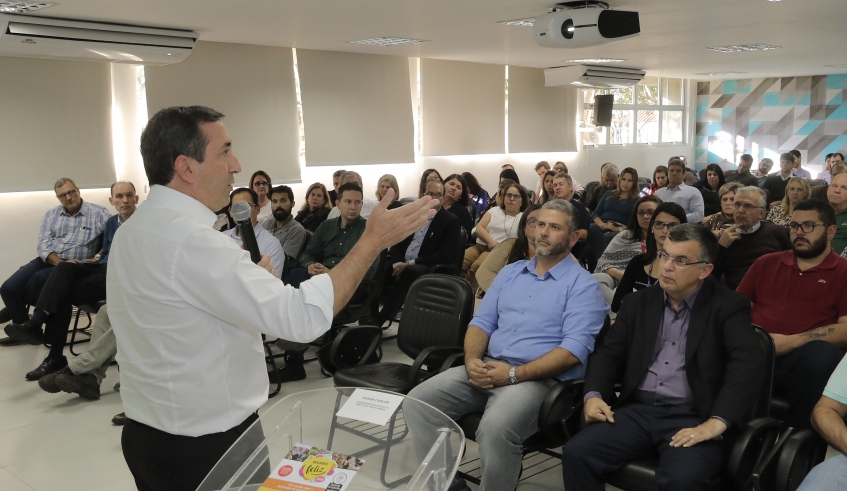 O prefeito Marcus Melo destacou que Mogi das Cruzes avançou no tratamento de água e esgoto e que esta deve ser a primeira de muitas parcerias com o Instituto Trata Brasil. (Foto: Ney Sarmento/PMMC)