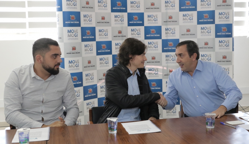 Para o prefeito, Mogi está dando um exemplo de economia circular, que é reaproveitar, reutilizar e reciclar. A cidade possui um cenário positivo para vinda da empresa, já que é a única do Brasil . . .