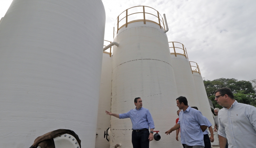 Estrutura em fase de implementação na Vila Andrade é o primeiro sistema isolado de tratamento de esgoto; prefeito vistoriou obra nesta quinta-feira (Foto: Ney Sarmento/PMMC)