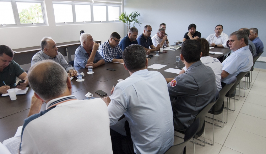 Nesta terça-feira, o prefeito Marcus Melo comandou reunião para balanço dos prejuízos causados pela chuva e definição de ações para atendimento dos moradores (Junior Lago/PMMC)