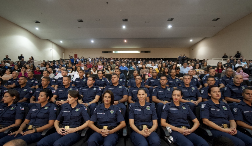 Os 40 novos guardas municipais formados nesta sexta-feira passaram por treinamento de seis meses para a atuação junto à corporação em Mogi das Cruzes (Junior Lago/PMMC)