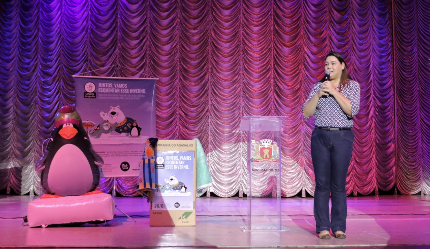 A presidente do Fundo Social de Solidariedade, Karin Melo, falou sobre o início de mais uma Campanha do Agasalho e apresentou a Turma do Esquenta, mascotes da ação (Ney Sarmento/ PMMC)