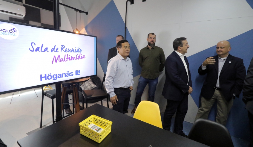 Foi inaugurada hoje no Polo Digital a Sala Höganäs, um espaço inteiramente dedicado ao networking, desenvolvido pela empresa, em parceria com a Prefeitura (Ney Sarmento/ PMMC)