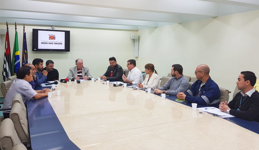 Diretor-geral do Semae e técnicos da autarquia esclareceram dúvidas e detalharam metodologia empregada no tratamento de água (Foto: Julio Nogueira/Semae)