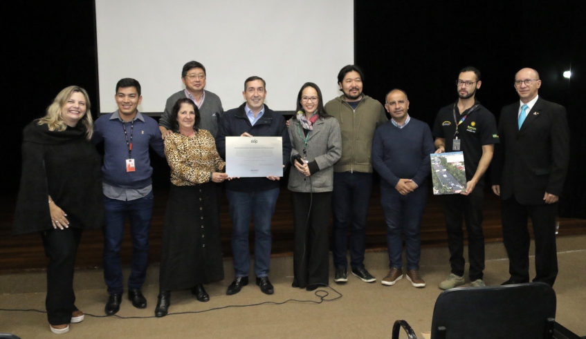 O Cempre recebeu uma placa referente a instalação do kit de placas fotovoltaicas. A entrega foi acompanhada pelo prefeito Marcus Melo e autoridades. (Foto: Ney Sarmento/PMMC)