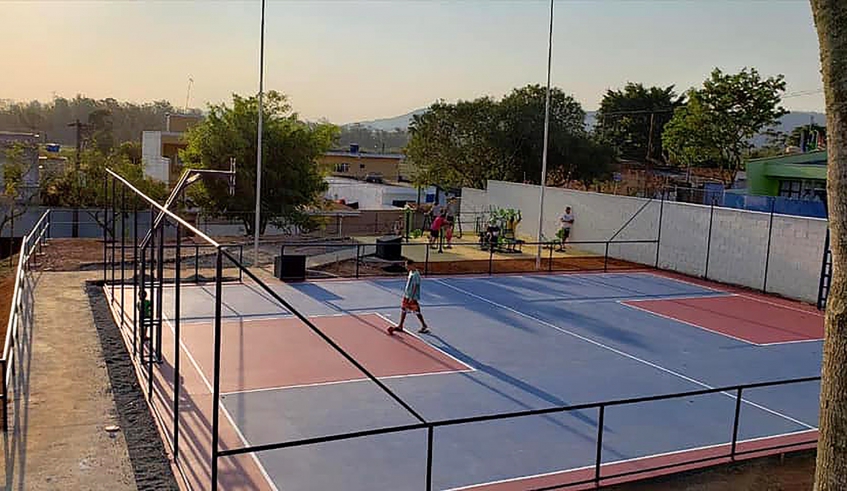 Além do campo de futebol, Arena Jardim das Bandeiras conta com quadra de street ball e Academia da Terceira Idade para a utilização dos moradores (Divulgação)