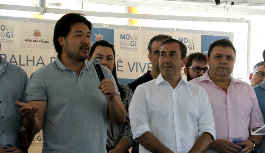O vice-prefeito Juliano Abe falou sobre os avanços da cidade em diversas áreas (foto: Ney Sarmento/PMMC)