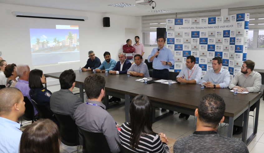 "A construção civil é termômetro da atividade econômica. Com investimentos nessa área, começamos a enxergar saídas para a crise”, afirmou o prefeito (Foto: Ney Sarmento/PMMC)