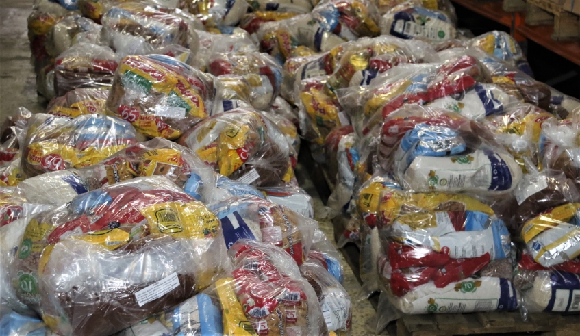 Desde que a distribuição de alimentos teve início, na última sexta-feira, já são 2.277 kits de alimentação entregues para famílias mogianas em situação de vulnerabilidade (Ney Sarmento/PMMC . . .