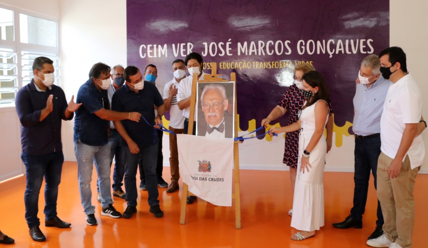 Autoridades e familiares prestigiaram a entrega do prédio, que homenageia o vereador, que atuou por 29 anos na Câmara Municipal. (Foto: Ney Sarmento/PMMC)