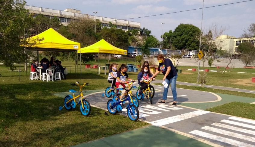 Sinalização próxima a escola é alterada para melhorar mobilidade e  segurança, Mogi Agora