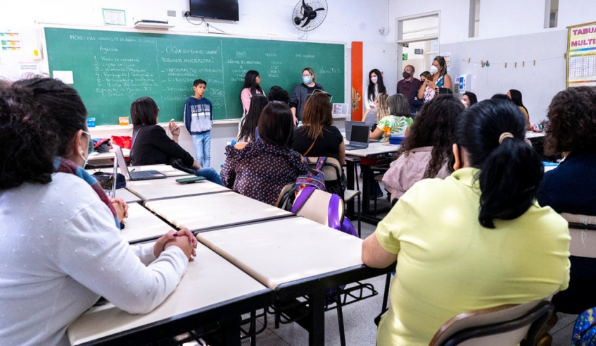 Os visitantes conheceram a sala de aula em que o programa é desenvolvido e as ideias dadas pelos alunos. (Divulgação/PMMC)