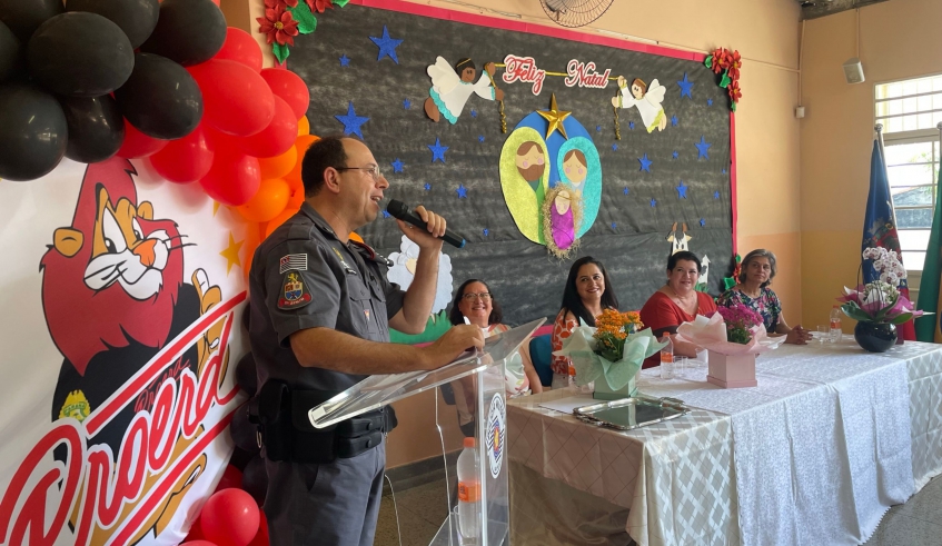 “Estamos muito felizes e otimistas, pois as crianças aprendem a dizer não às drogas e conhecem os seus malefícios”, disse o instrutor do programa, André Luiz Ferreira dos Santos. (Divulgaçã . . .