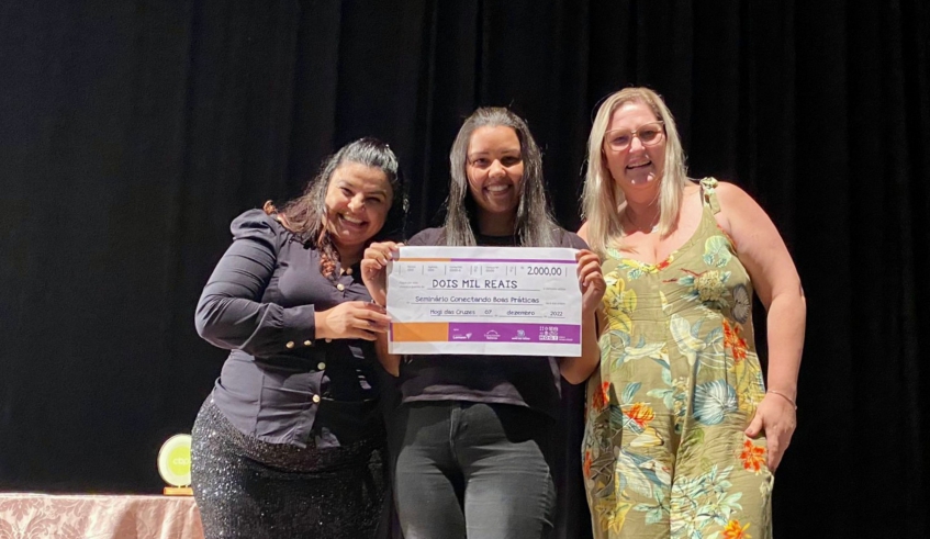 A professora Ligia Marques Araujo, da EM Engº Cláudio Abrahão, no Jardim Santa Tereza, levou o terceiro lugar com “Educação em saúde menstrual”.(Divulgação/PMMC)