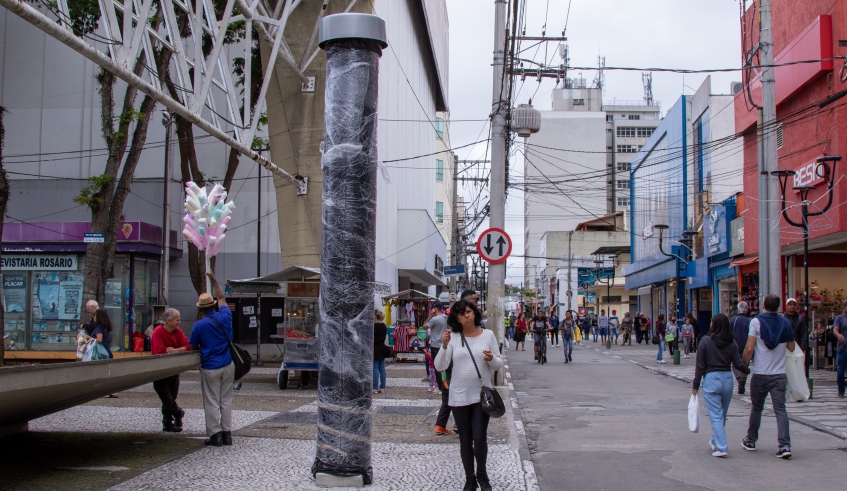 Totens de segurança estão sendo instalados pela Prefeitura em dez locais em Mogi das Cruzes, como no Largo do Rosário, na região central (Divulgação/PMMC)