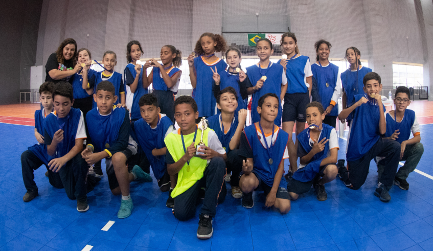 Prefeitura de Mogi das Cruzes - Secretaria de Educação - Notícias - Time de  Queimada do Cempre Oswaldo levanta a taça da 1ª Olimpíada e Paralimpíada da  rede municipal de ensino