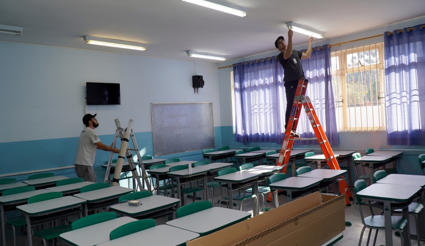 No feriado, na quinta-feira (08/06), foram atendidas as escolas EM Profª Ana Maria Barbosa Garcia, no Botujuru, e a EM Rural Nossa Senhora da Conceição, no bairro do Taboão, que receberam as trocas . . .