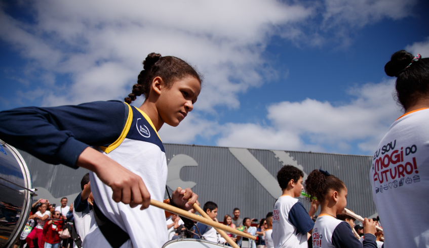 A música foi um dos destaques do desfile. Com as bandas das escolas e o pelotão do projeto Pequenos Músicos... Primeiros Acordes na Escola, que também trouxe os Canarinhos do Itapety e outros grupos . . .