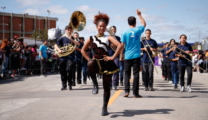 Bandas de escolas estaduais e municipais do projeto Pra Ver a Banda Passar brilharam no desfile. (Warley Kenji/PMMC)