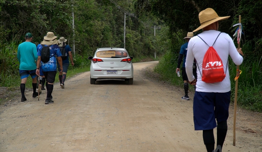 Veículos devidamente identificado percorre o trecho de Mogi das Cruzes da Rota da Luz e realiza o atendimento aos peregrinos que caminham rumo a Aparecida (Divulgação/PMMC)