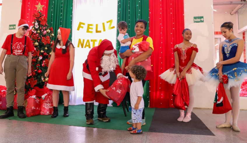 Fundo Social fez nesta terça-feira entrega de presentes parra 148 criança do CEIM Professora Maria Aparecida Mana Gonçalves, na Chácara Guanabara (Divulgação/ PMMC)