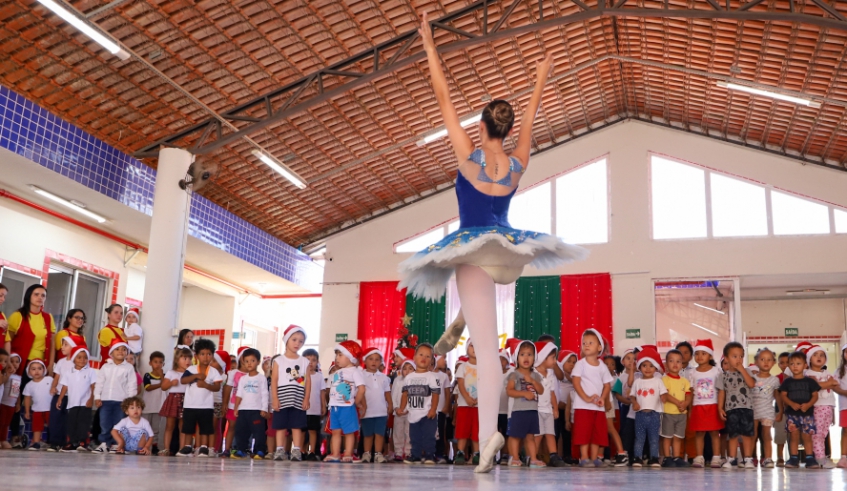 Fundo Social fez nesta terça-feira entrega de presentes parra 148 criança do CEIM Professora Maria Aparecida Mana Gonçalves, na Chácara Guanabara (Divulgação/ PMMC)