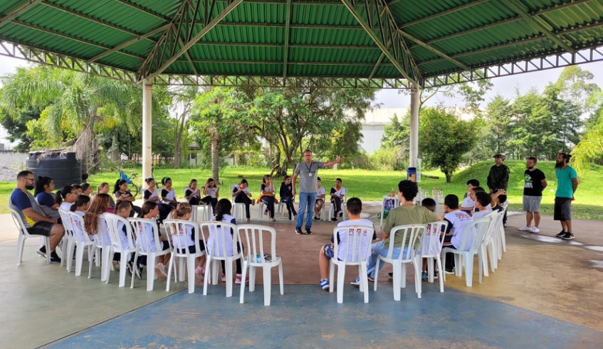 Na terça-feira (19/3), alunos participaram de uma atividade no Parque Leon Feffer, onde foi feita uma análise da água do Rio Tietê (Divulgação/SMAPA)