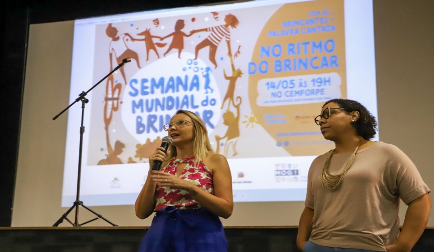 Ao todo foram mais de 1,9 mil profissionais estiveram em formação nesta sexta-feira (03/05) pela Secretaria de Educação. A secretária de Educação, Marilu Beranger e a adjunta da Pasta, Mariane Prestes, . . .