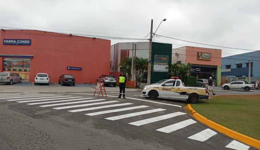 Alteração na circulação de veículos nas rua Nelson Triboni (foto) e Sebastião Cola foi adotada para melhoria da fluidez e segurança viária no Jardim Maricá (Divulgação)