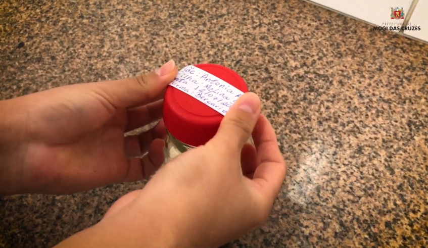 No vídeo, as nutricionistas dão dicas sobre a extração, armazenamento e oferta do leite materno nas creches, destacando a importância de seguir protocolos de higiene e cuidados na manipulação do . . .
