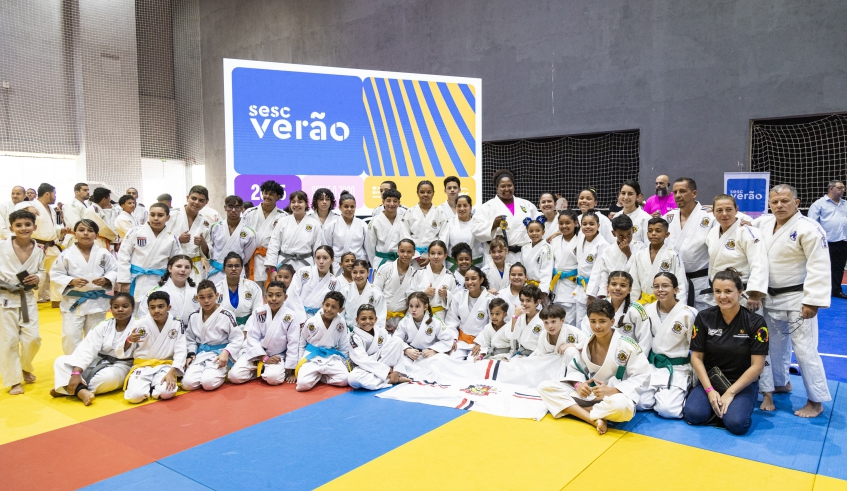 Medalhista Bia Souza esteve em Mogi das Cruzes neste sábado, participando de um evento em que contou um pouco de sua trajetória e fez demonstração (Divulgação/SESC)