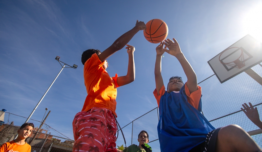 Aulas de basquete serão realizadas no ginásio do Parque da Cidade, dentro do trabalho de reestruturação e democratização da utilização do espaço (Divulgação/PMMC)
