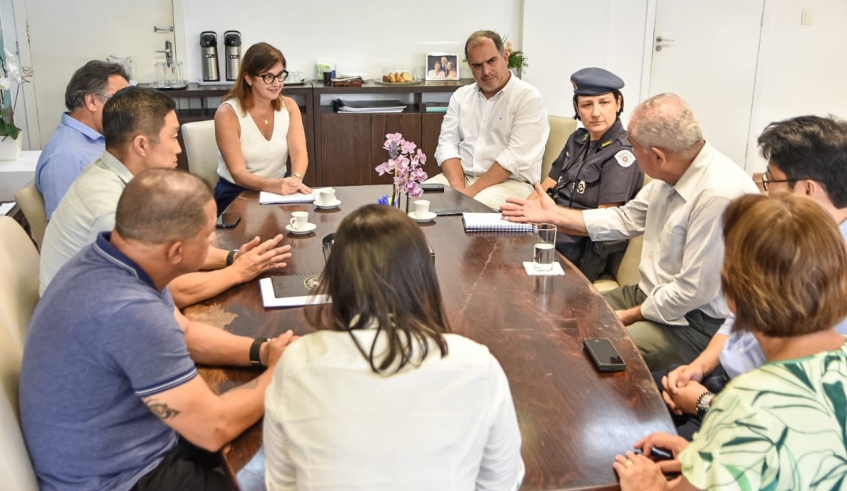 Prefeita Mara Bertaiolli recebeu a nova comandante do CPAM-12, coronel Beatriz de Assis Basyos Morassi, e discutiu ações conjuntas para a segurança da cidade (Divulgação/PMMC)