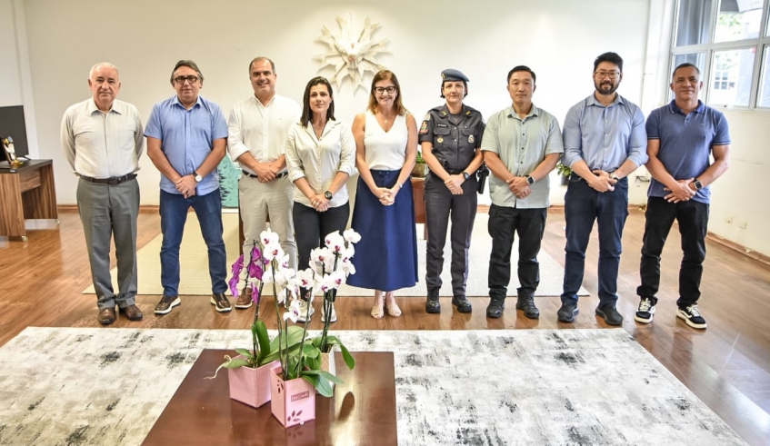 Prefeita Mara Bertaiolli recebeu a nova comandante do CPAM-12, coronel Beatriz de Assis Basyos Morassi, e discutiu ações conjuntas para a segurança da cidade (Divulgação/PMMC)