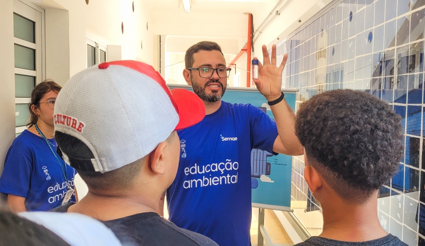 Estudantes aprenderam sobre diferentes fases e equipamentos para transformar a água bruta, captada no rio Tietê, na água potável que chega às torneiras (Julio Nogueira/Semae)
