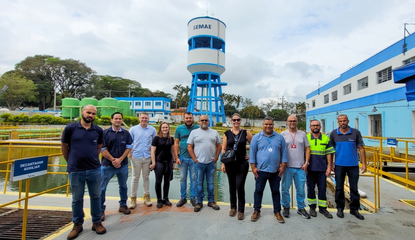 Equipe do SAAE Jacareí conheceu sistemas de filtração, retrolavagem de filtros, sopradores e laboratório de Controle de Qualidade (Foto: Julio Nogueira/Semae)