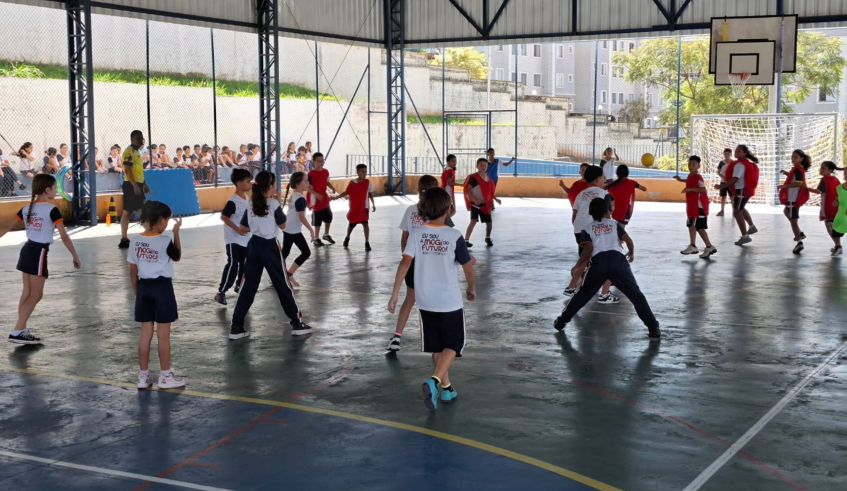 A EM Prof. Dermeval Arouca (Jardim Ivete) sediou jogos da fase classificatória da Queimada na 3ª Olimpíada e Paralimpíada "Pequenos Esportistas". (Divulgação/PMMC)