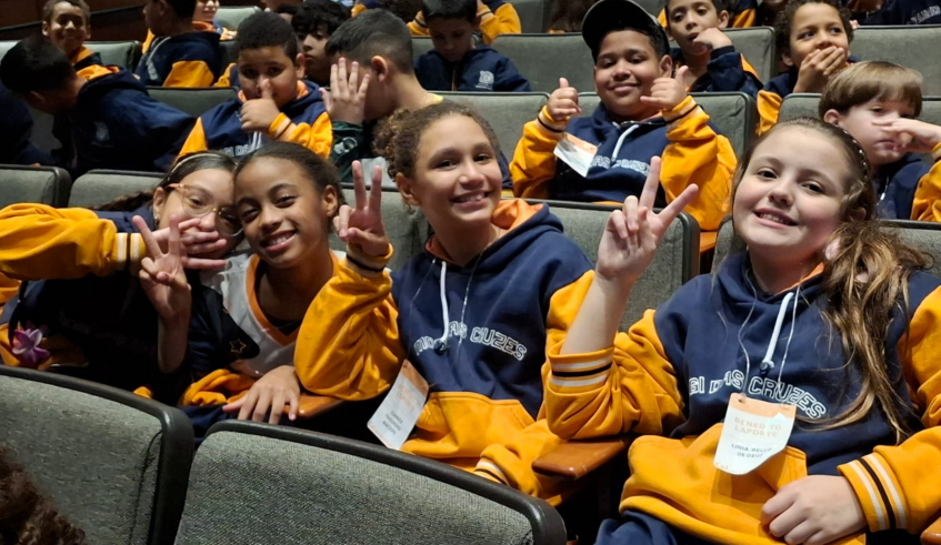 Durante a apresentação, os alunos vibraram e se emocionaram com cada cena. (Divulgação/PMMC)