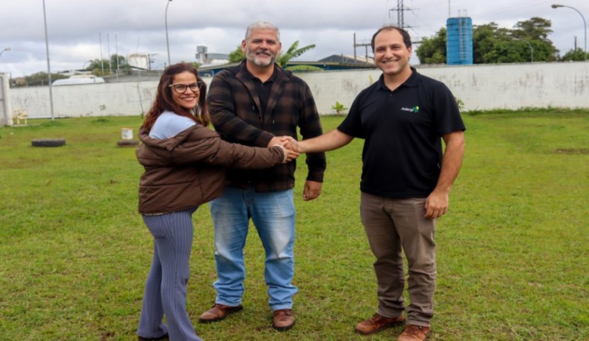 Acompanhado pelo secretário municipal de Agricultura e Segurança Alimentar, Renato Abdo, e pela secretária-adjunta da pasta, Mariana Fraga, o representante da Adiaesp conheceu o terreno indicado pela . . .