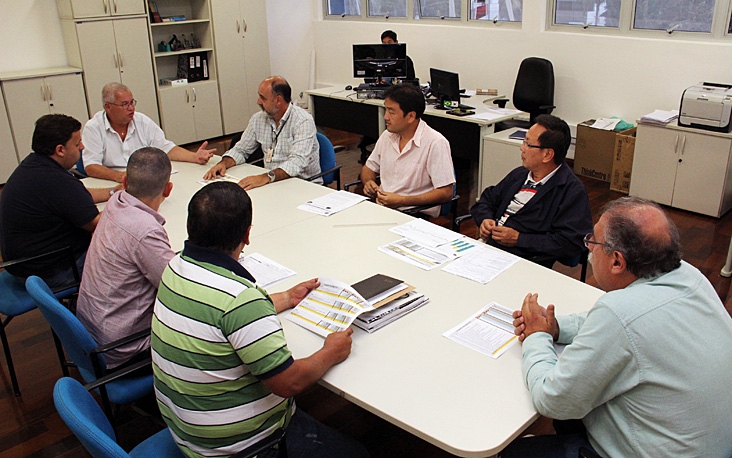 Reuniões de trabalho ocorrem às terças-feiras, na Ouvidoria, e contam com a presença de funcionários das secretarias que recebem mais solicitações de manutenção pelo 156