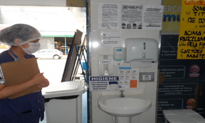 Vigilância Sanitária atua de forma presencial e com equipe uniformizada e identificada (Divulgação/PMMC)