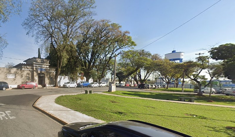 Praças em frente ao Cemitério São Salvador estão disponíveis para adoção por parte de parceiros da iniciativa privada pelo programa Adote Uma Praça (Divulgação/ PMMC)
