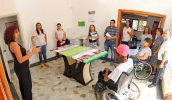 Técnicos da Assistência Social explicam detalhes do funcionamento da Residência Inclusiva à equipe de Barueri (foto: Guilherme Berti/PMMC)