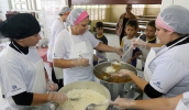 As cozinhas de escolas e creches foram avaliadas pelo Conselho de Alimentação Escolar e as visitadoras do Departamento de Alimentação Escolar da Secretaria Municipal de Educação. (Foto: Ney Sar . . .