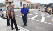 Secretário José Luiz visitou a parte externa dos terminais e conversou com taxistas e passageiros para ouvir opiniões e sugestões (Guilherme Berti/PMMC)