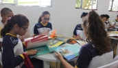 Livros também foram doados para a escola. Projeto irá atender os 760 alunos da unidade escolar. (Foto: Divulgação/PMMC)