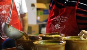 O afogado é um dos pratos mais tradicionais da quermesse do Divino Espírito Santo e foi servido todos os dias, com a participação de diversos voluntários (Ney Sarmento/ PMMC)