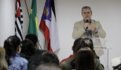 O secretário Marcos Regueiro falou em nome do prefeito Marcus Melo durante apresentação do Programa Família Acolhedora (foto: Júnior Lago/PMMC)