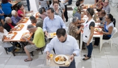 Restaurante Bom Prato, no Centro, distribui 1,4 mil refeições por dia ao preço único de R$ 1,00 (foto: Junior Lago/PMMC)